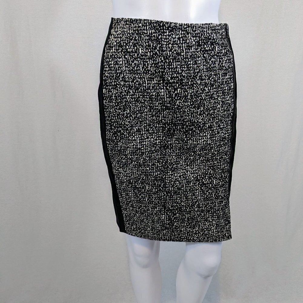 Ann Taylor Women's Pencil Skirt Size 00P Black and Ivory Side Zip